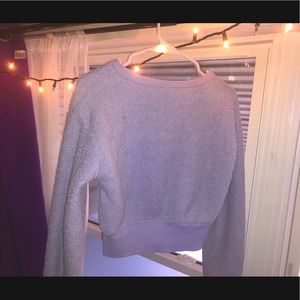 CROPPED FUZZY SWEATER
